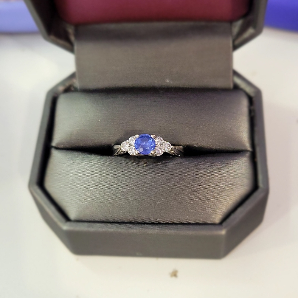 White gold ring with blue sapphire and diamonds